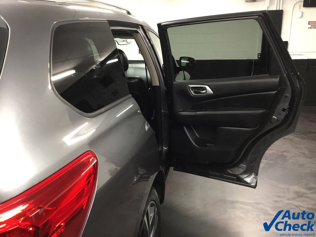 Used 2020 Nissan Pathfinder Platinum AWD/4WD image 39