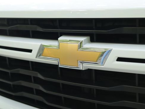 Used 2024 Chevrolet Silverado 2500 Custom AWD/4WD image 35