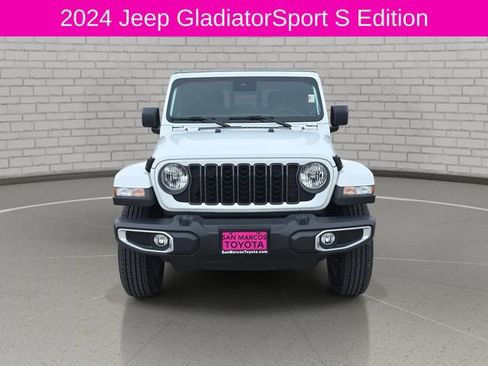 Used 2024 Jeep Gladiator Sport AWD/4WD image 2