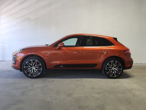 Used 2023 Porsche Macan AWD/4WD image 2