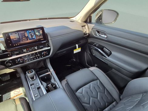New 2026 Nissan Pathfinder Platinum w/ Cargo Package FWD image 15
