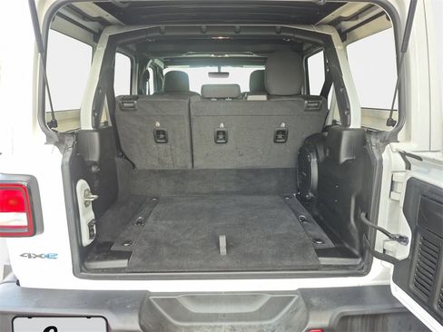 Used 2023 Jeep Wrangler Unlimited w/ Sun & Screen Package image 22