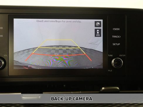 Used 2022 Kia Carnival LX FWD image 5