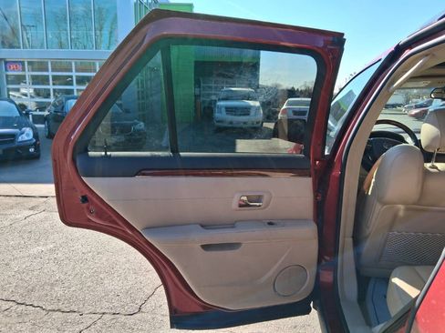Used 2008 Cadillac SRX AWD w/ Utility Package image 15
