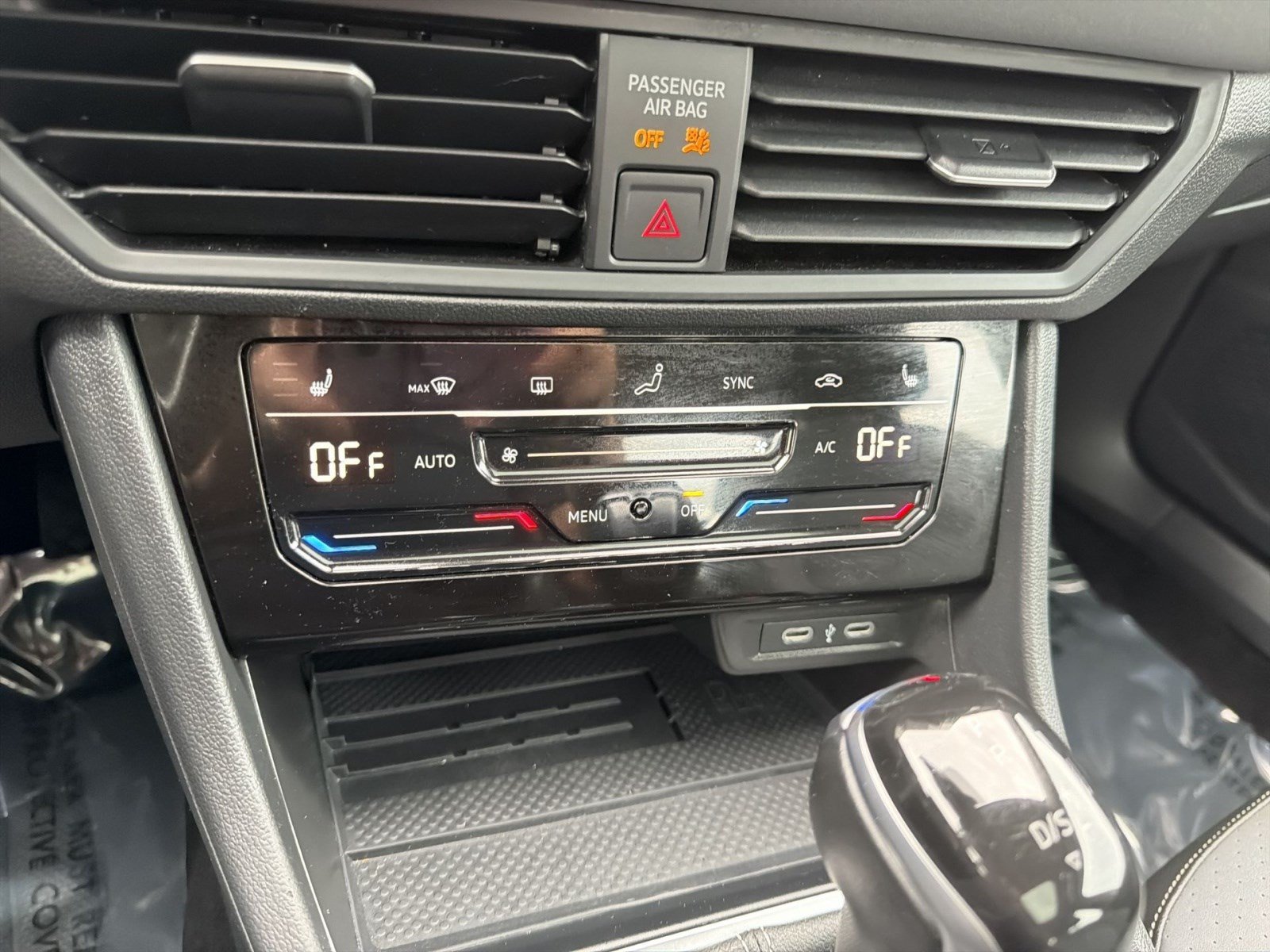 Used 2025 Volkswagen Jetta SE FWD image 19