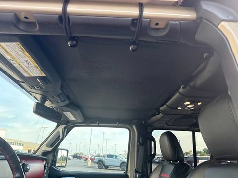 Used 2022 Jeep Gladiator Rubicon w/ LED Lighting Group AWD/4WD image 18