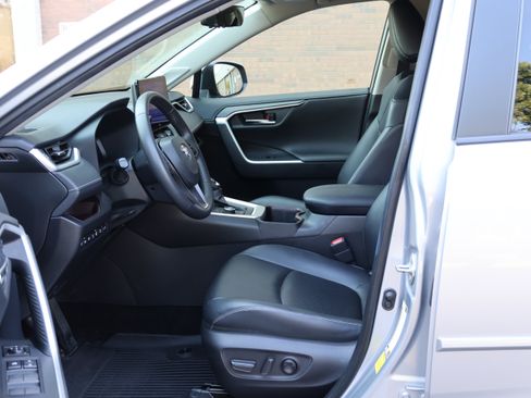Used 2023 Toyota RAV4 Limited AWD/4WD image 23