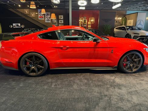 Used 2022 Ford Mustang Shelby GT500 w/ Carbon Fiber Track Pack RWD image 5