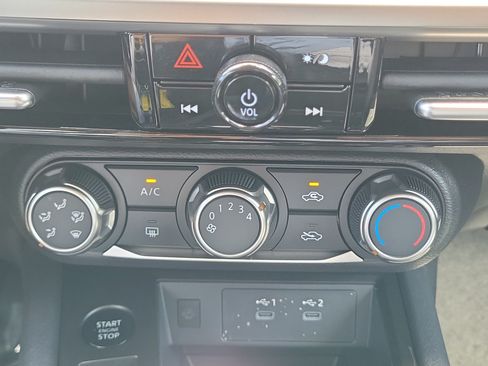Used 2025 Nissan Kicks SV FWD image 29