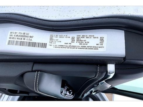 Certified 2025 Jeep Grand Cherokee Overland w/ Luxury Tech Group IV image 35