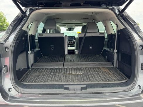 Used 2021 Toyota Highlander XLE AWD/4WD image 6