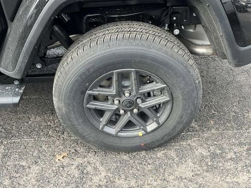 New 2026 Jeep Gladiator Sport AWD/4WD image 11