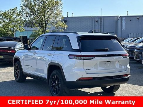 Used 2024 Jeep Grand Cherokee Altitude AWD/4WD image 4