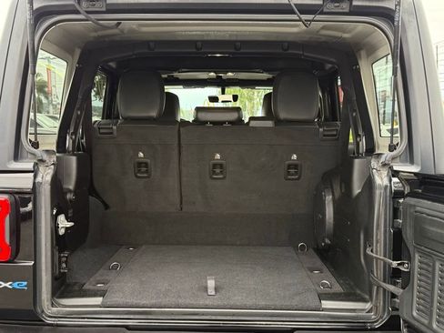 Used 2023 Jeep Wrangler Unlimited Sahara image 13