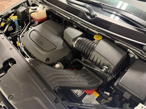 Used 2025 Chrysler Pacifica Limited AWD/4WD image 53