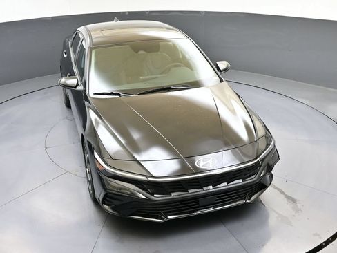 Used 2025 Hyundai Elantra Limited FWD image 50