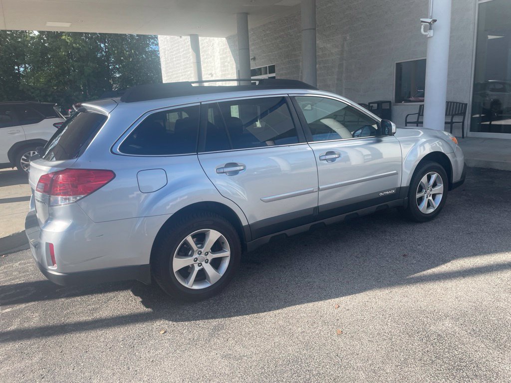 Used 2013 Subaru Outback 2.5i Premium AWD/4WD image 10