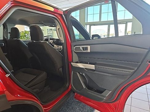 Used 2024 Ford Explorer XLT w/ Class IV Trailer Tow Package image 31