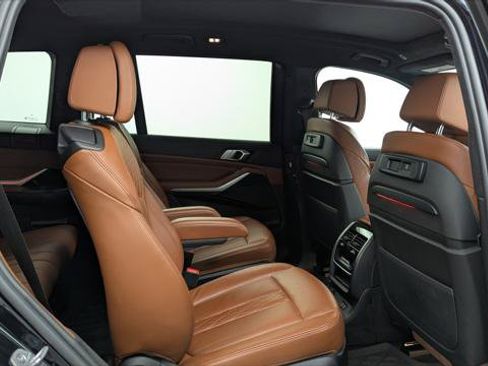Used 2022 BMW X7 xDrive40i w/ M Sport Package AWD/4WD image 22