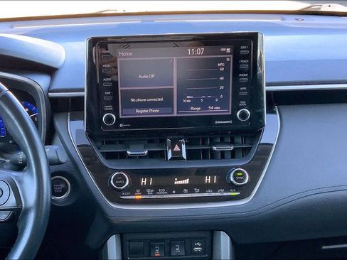 Used 2022 Toyota Corolla Cross XLE image 6