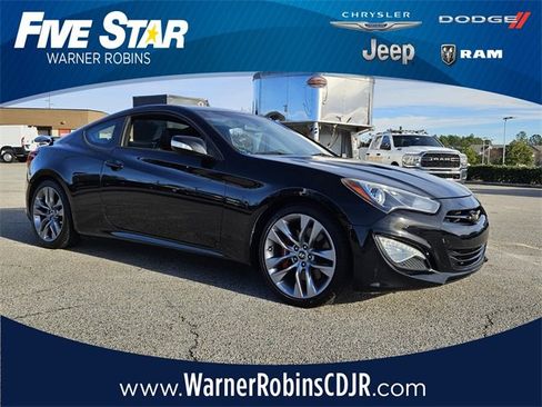 Used 2015 Hyundai Genesis 3.8 image 1
