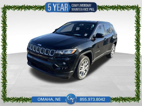 Used 2022 Jeep Compass Latitude image 1