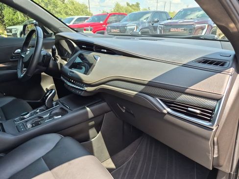 Used 2023 Cadillac XT4 Sport FWD image 41