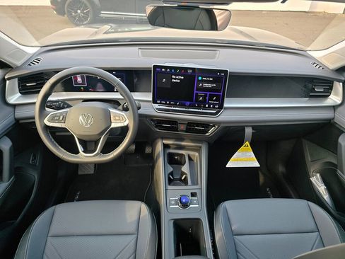 New 2025 Volkswagen Tiguan SE image 19