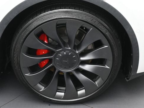 Used 2022 Tesla Model Y Performance AWD/4WD image 19