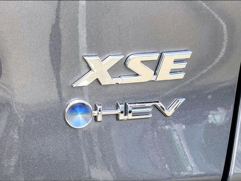 Used 2025 Toyota RAV4 XSE AWD/4WD image 10