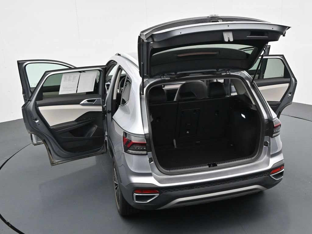 Used 2025 Volkswagen Taos SE FWD image 17