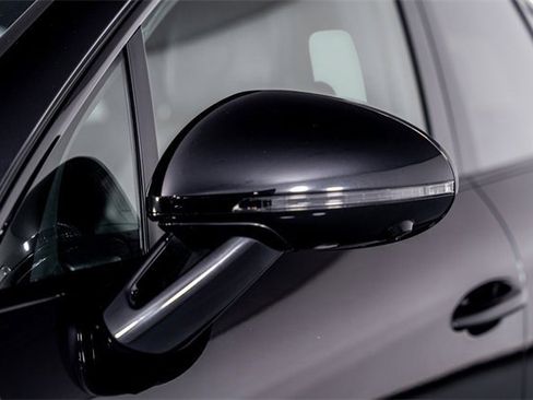 Used 2022 Porsche Macan S w/ Premium Package Plus image 28