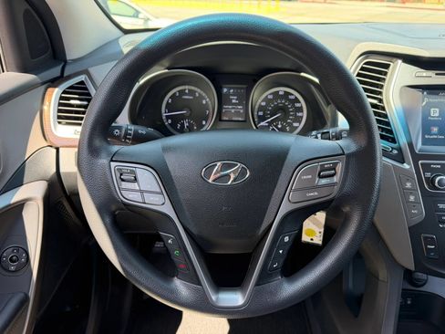Used 2017 Hyundai Santa Fe SE FWD image 11