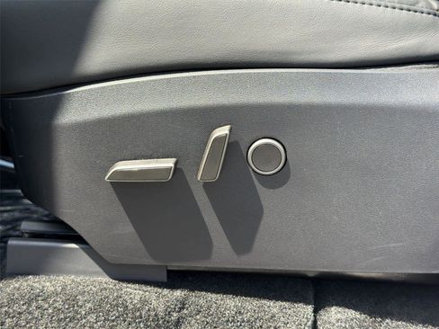 Used 2025 Tesla Model Y Long Range RWD image 23
