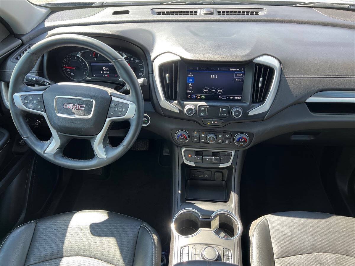 Used 2024 GMC Terrain SLT FWD image 10