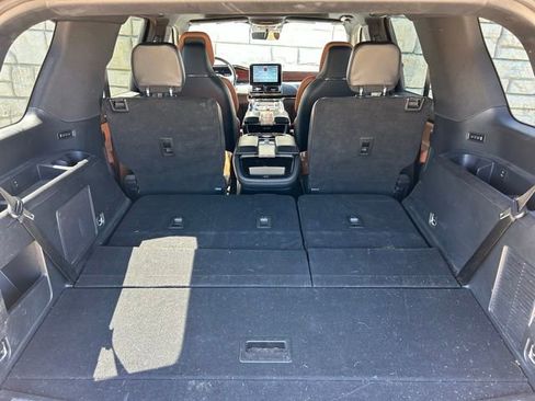 Used 2021 Lincoln Navigator Reserve AWD/4WD image 11