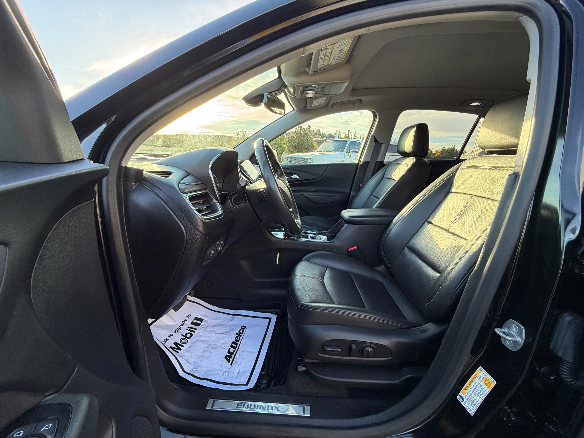 Used 2022 Chevrolet Equinox Premier AWD/4WD image 2