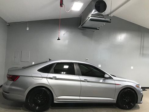 Used 2019 Volkswagen Jetta GLI FWD image 2