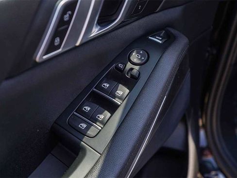 Used 2022 BMW X5 sDrive40i w/ Parking Assistance Package image 23