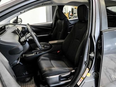 Used 2020 Toyota Prius LE FWD image 28