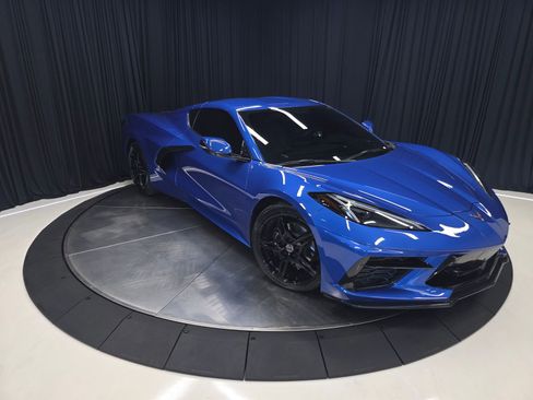 Used 2020 Chevrolet Corvette Stingray Preferred Cpe w/ 2LT Preferred Equipment Group RWD image 16