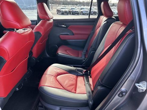 Used 2022 Toyota Highlander XSE image 20