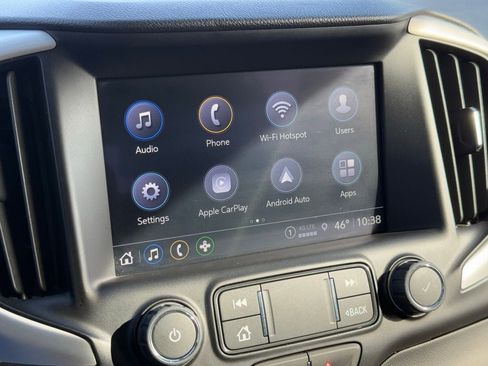 Used 2024 GMC Terrain SLT image 30