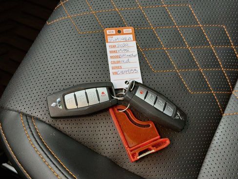 Used 2024 Mitsubishi Outlander SEL AWD/4WD image 4