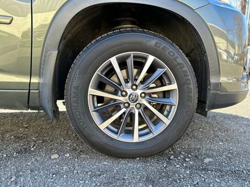 Used 2017 Toyota Highlander XLE image 9