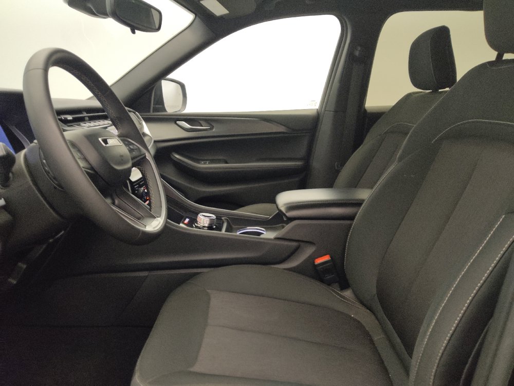 Used 2024 Jeep Grand Cherokee Laredo RWD image 17