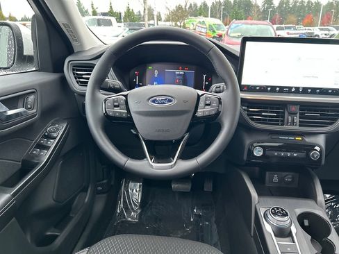 Used 2025 Ford Escape Base w/ Class II Trailer Tow Package image 7