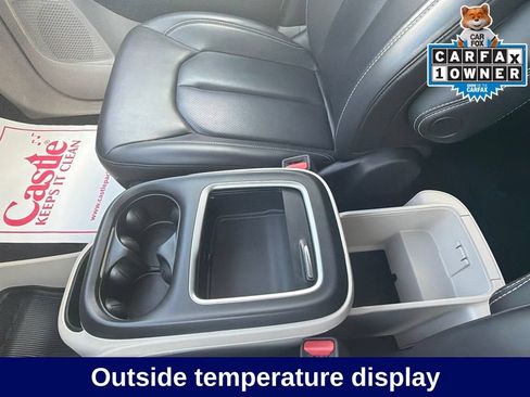 Used 2023 Chrysler Pacifica Touring-L FWD image 35