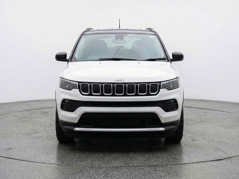 Used 2025 Jeep Compass Limited image 2