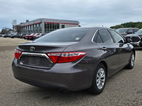 Used 2015 Toyota Camry LE FWD image 6
